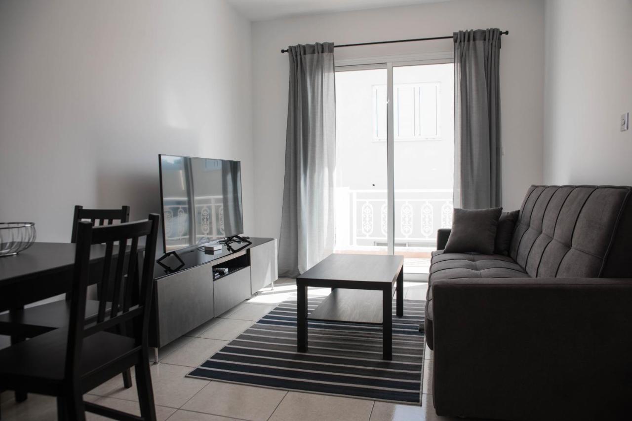 Renovated One Bedroom Apartment In Paphos With Pool Exterior photo