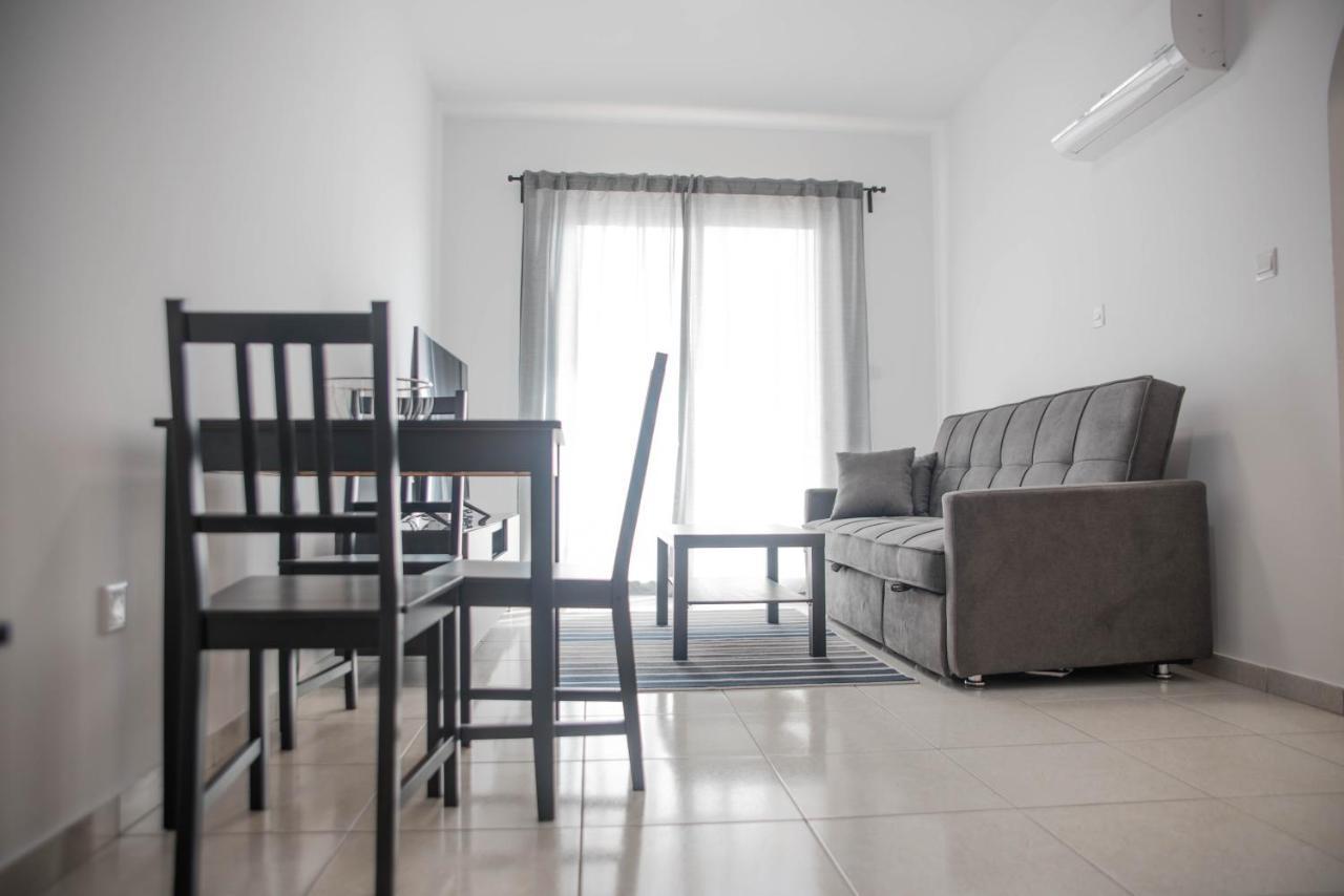 Renovated One Bedroom Apartment In Paphos With Pool Exterior photo